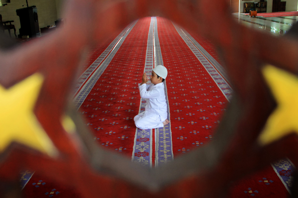 berdiam diri di masjid untuk i'tikaf adalah salah satu amalan di penghujung Ramadan