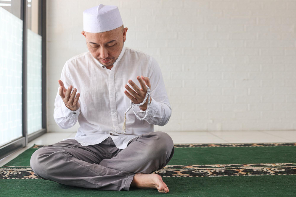 Doa sehari-hari bisa dibaca dengan penuh kekhusyukan, baik di rumah maupun di masjid