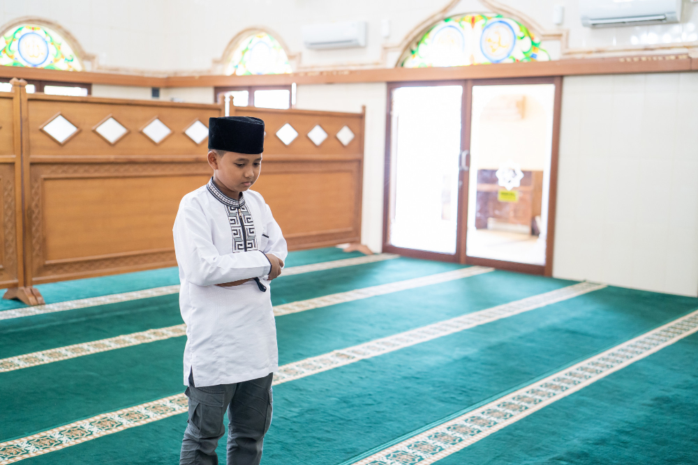 istikharah bisa dilakukan dimana saja, baik di rumah maupun di masjid