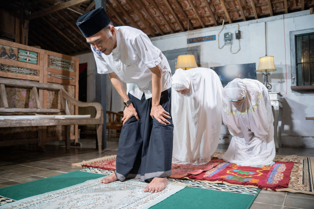 Shalat tarawih berjamaan bersama keluarga merupakan salah satu amalan yang diutamakan dilakukan saat bulan ramadan