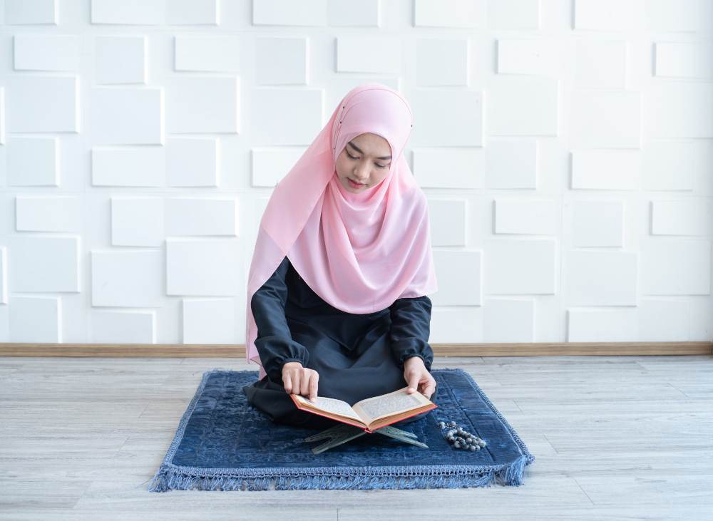 membaca al quran adalah salah satu amalan yang bisa dilakukan di bulan ramadan