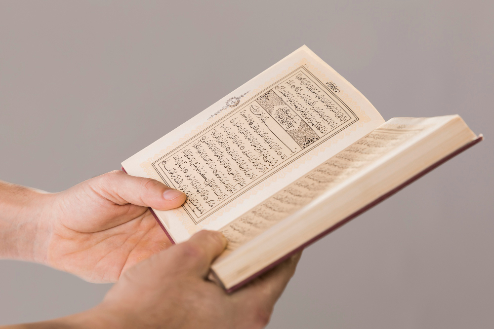 bulan zulkaidah baik untuk meningkatkan amalan shalat dan membaca al quran